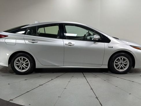 Used 2017 Toyota Prius Prime Premium image 6