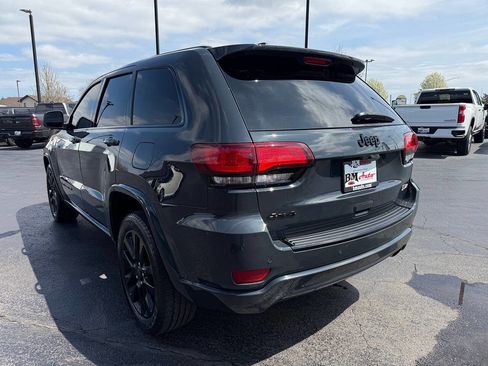 Used 2018 Jeep Grand Cherokee Altitude AWD/4WD image 5