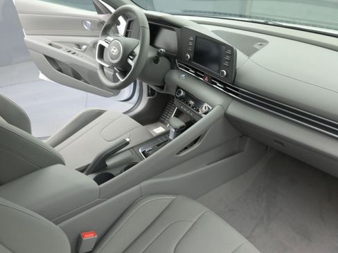 Certified 2025 Hyundai Elantra Sport FWD image 12