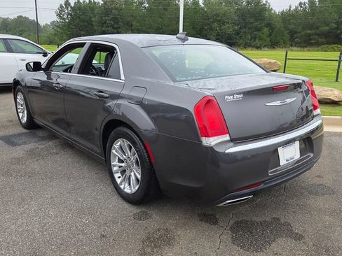 Used 2019 Chrysler 300 Touring L w/ Quick Order Package 22F RWD image 11
