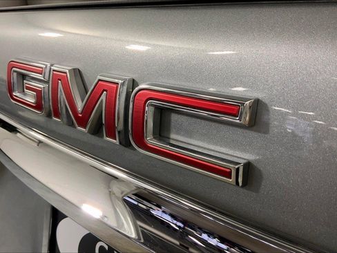 Used 2024 GMC Terrain SLE AWD/4WD image 8