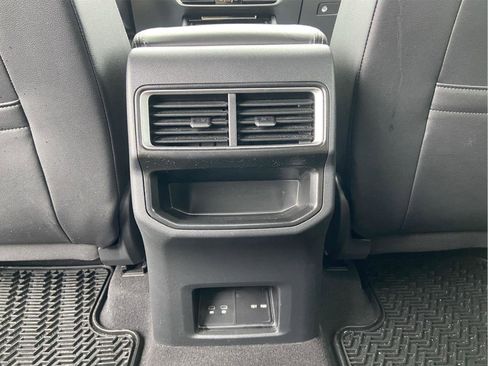 Used 2024 Volkswagen Atlas Cross Sport SE image 13