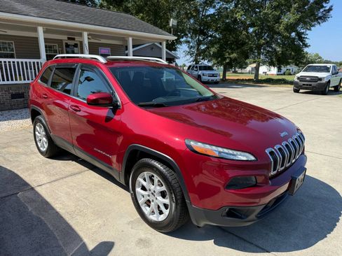 Used 2016 Jeep Cherokee Latitude w/ Comfort/Convenience Group AWD/4WD image 6