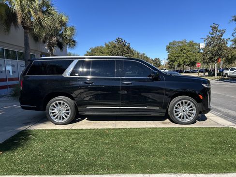 Used 2023 Cadillac Escalade ESV Premium Luxury image 2