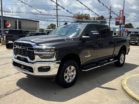 Used 2026 RAM 2500 Big Horn AWD/4WD image 3