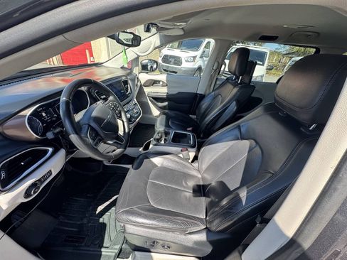 Used 2017 Chrysler Pacifica Touring-L Plus w/ Advanced Safetytec Group FWD image 34