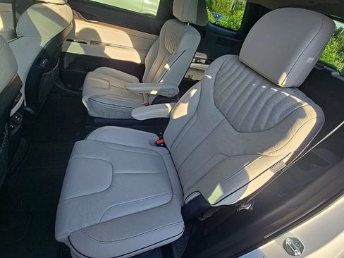 Used 2024 Hyundai Palisade Limited FWD image 8