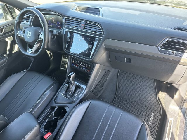 Certified 2024 Volkswagen Tiguan SE R-Line FWD image 35