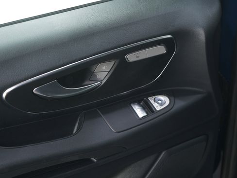 Used 2021 Mercedes-Benz Metris Passenger image 21