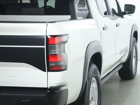 Certified 2024 Nissan Frontier SV w/ Hardbody Edition AWD/4WD image 45