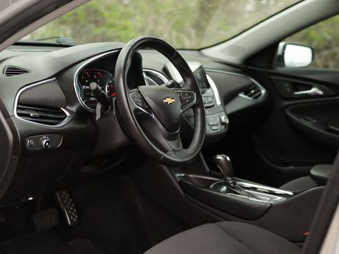 Used 2016 Chevrolet Malibu LT image 9