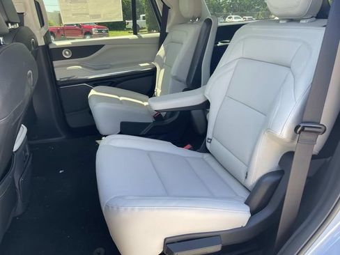 New 2026 Lincoln Navigator Reserve AWD/4WD image 18