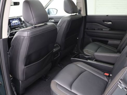 Used 2025 Nissan Pathfinder SL w/ SL Premium Package image 12