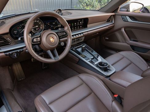 Certified 2024 Porsche 911 Carrera image 4