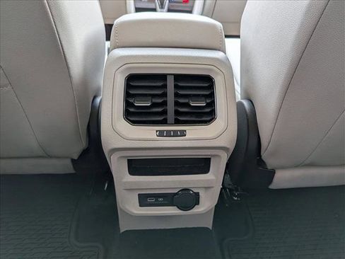 Used 2022 Volkswagen Tiguan SE FWD image 16