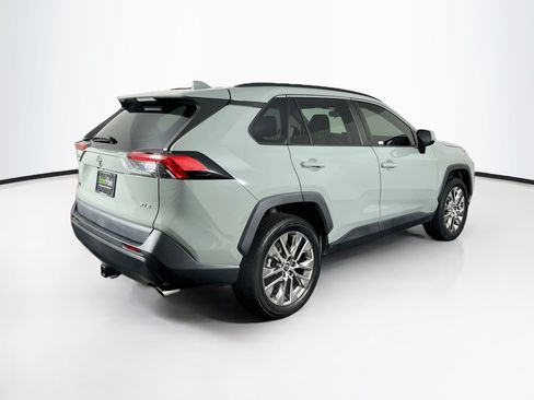 Used 2020 Toyota RAV4 XLE Premium FWD image 9