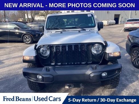 Used 2023 Jeep Gladiator Willys image 2