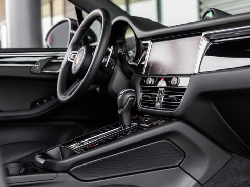 Certified 2026 Porsche Macan AWD/4WD image 47