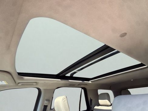 Used 2021 Ford Expedition Platinum image 11