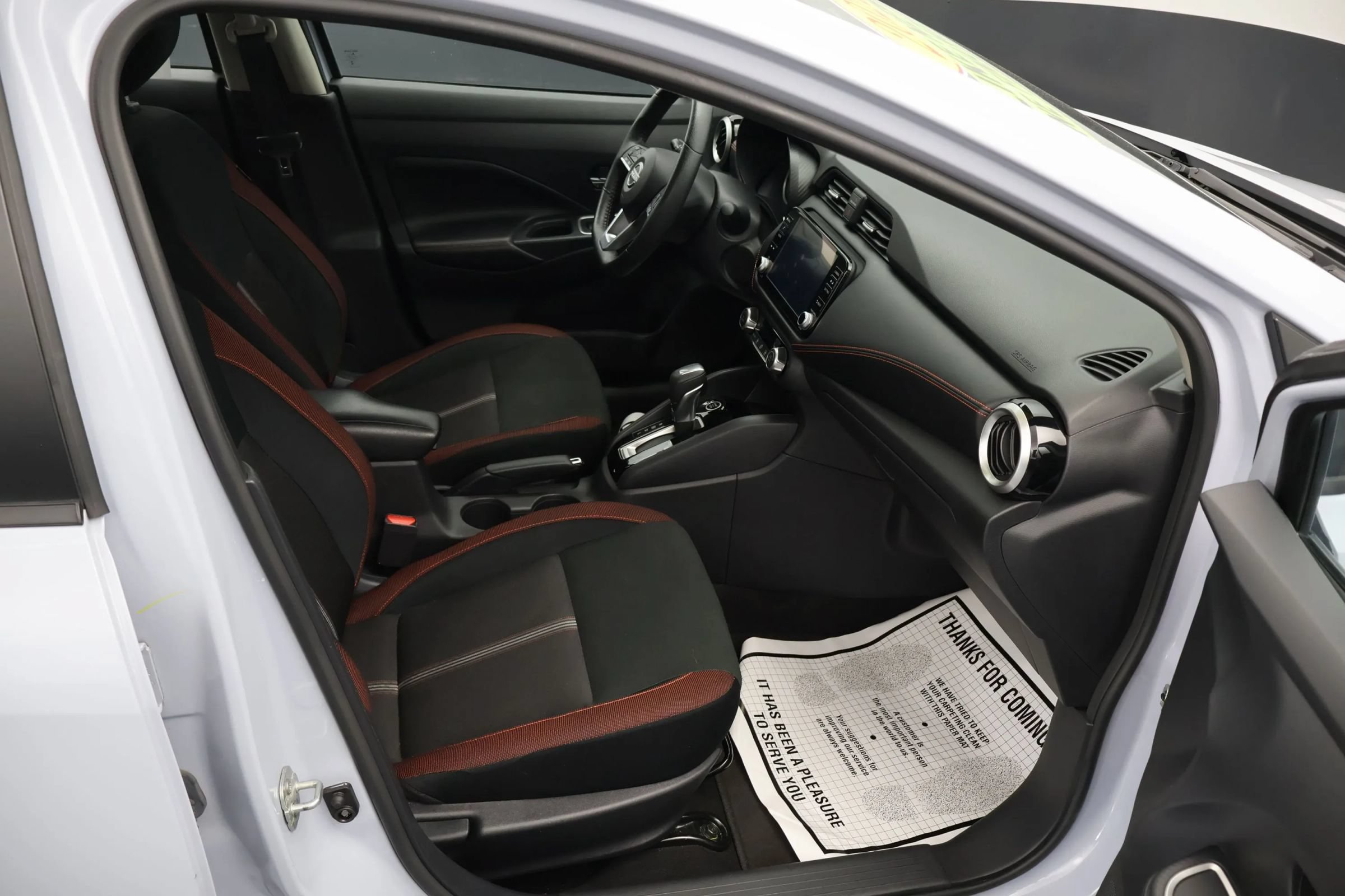 Used 2025 Nissan Versa SR FWD image 13