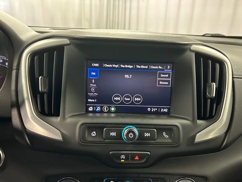 Used 2024 GMC Terrain SLE w/ Driver Convenience Package image 17