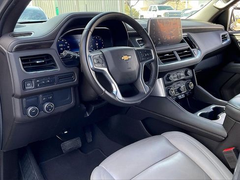 Used 2024 Chevrolet Suburban LT image 13