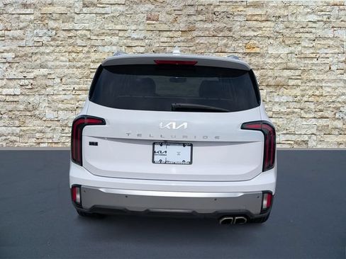 Used 2023 Kia Telluride EX w/ EX Captain's Chair Package FWD image 6