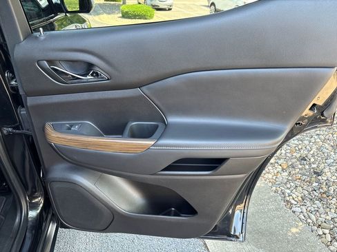 Certified 2022 GMC Acadia SLE w/ Driver Convenience Package image 39