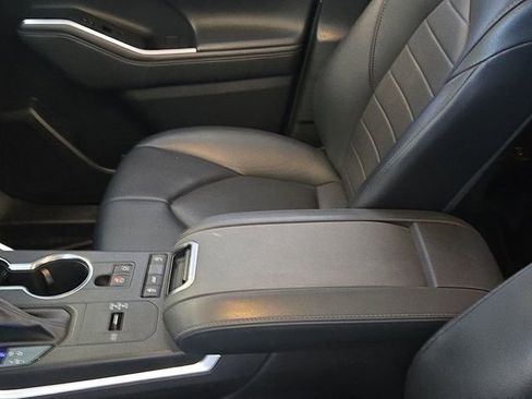 Used 2021 Toyota Highlander XLE FWD image 20