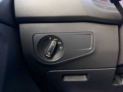 Used 2022 Volkswagen Tiguan SE image 18