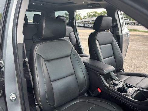 Used 2023 GMC Acadia SLT w/ Elevation Edition FWD image 12