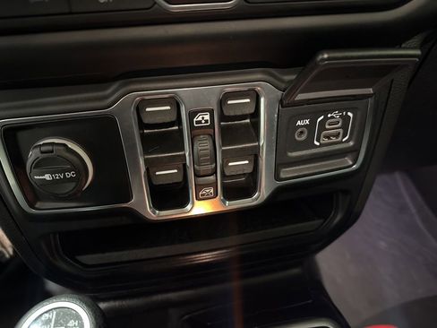 Used 2023 Jeep Wrangler Unlimited w/ Cold Weather Group image 15