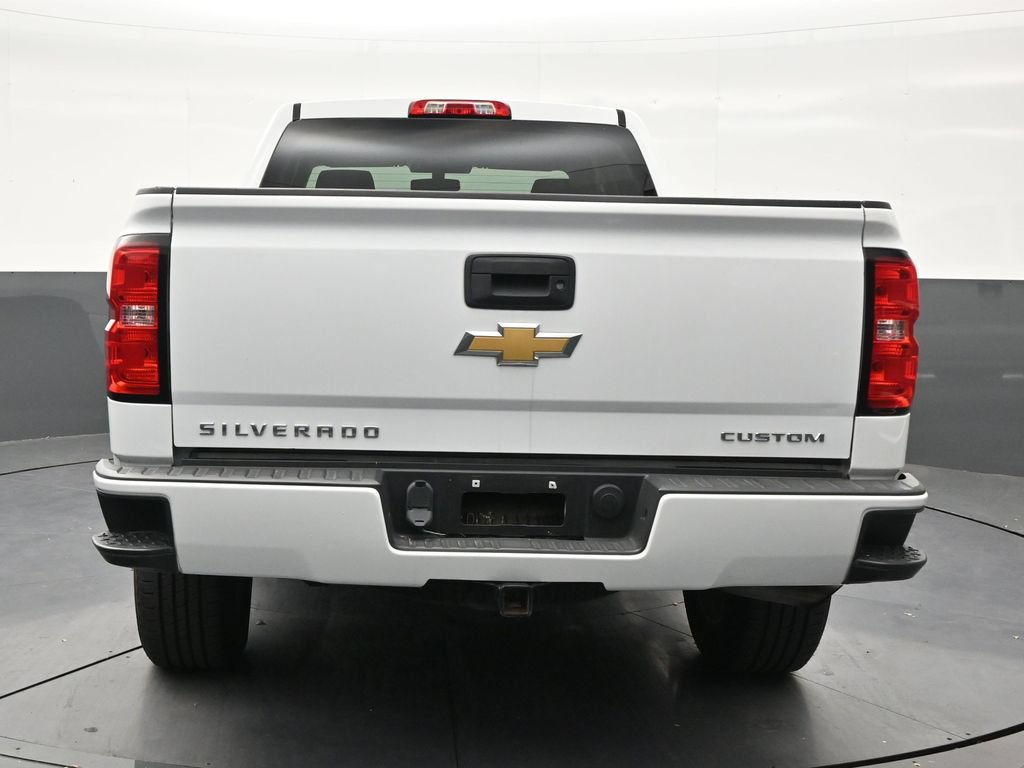 Used 2018 Chevrolet Silverado 1500 Custom w/ Custom Value Package RWD image 4