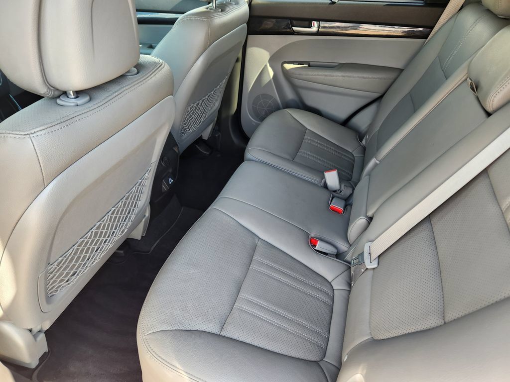 Used 2014 Kia Sorento SX w/ 3rd Row Package FWD image 10