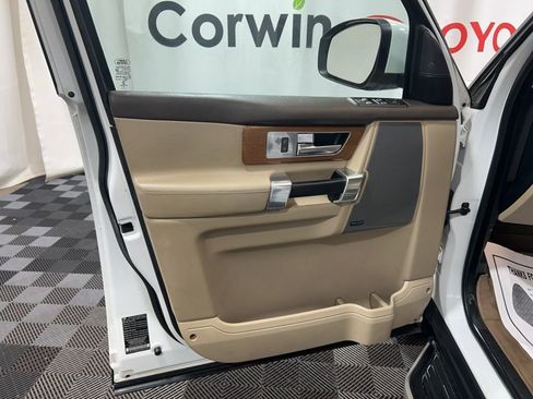 Used 2016 Land Rover LR4 HSE image 21