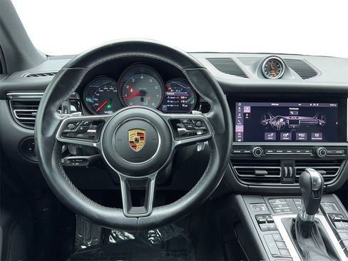 Used 2021 Porsche Macan S image 17