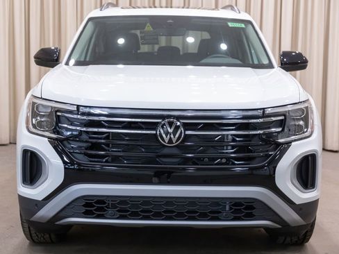 New 2026 Volkswagen Atlas Peak Edition AWD/4WD image 3