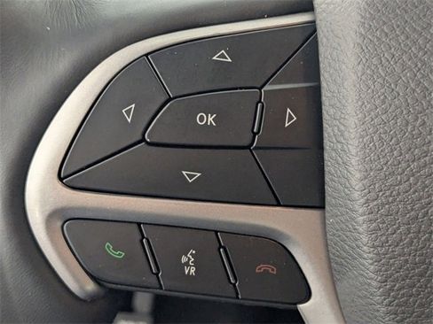 Used 2019 Jeep Grand Cherokee Limited image 15