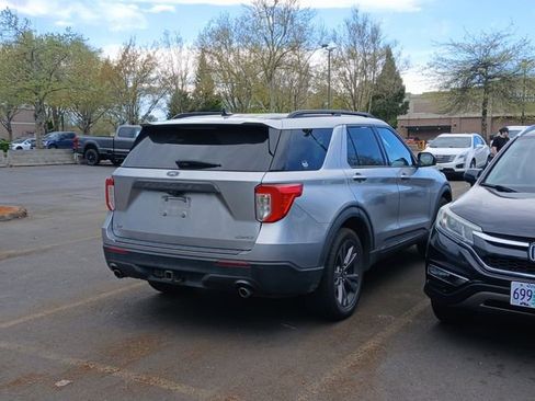 Used 2021 Ford Explorer XLT w/ Equipment Group 202A image 5