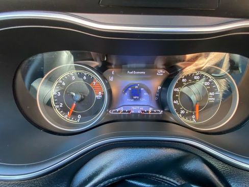 Used 2022 Jeep Cherokee Latitude Lux w/ Mopar Interior Package image 21