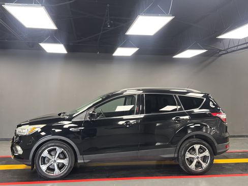 Used 2017 Ford Escape SE w/ Equipment Group 201A FWD image 3