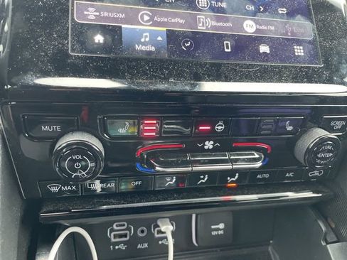 Used 2024 Jeep Grand Cherokee Altitude image 8