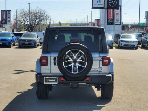 Used 2024 Jeep Wrangler Unlimited w/ Convenience Group AWD/4WD image 6