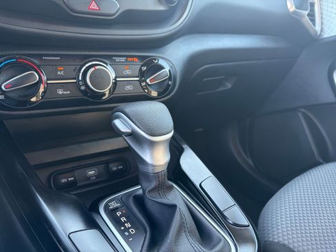 Used 2025 Kia Soul LX w/ LX Technology Package FWD image 39