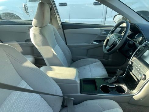 Used 2017 Toyota Camry LE FWD image 9