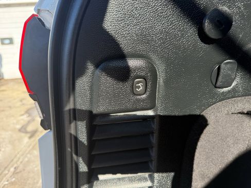 Used 2018 Jeep Grand Cherokee Laredo image 46