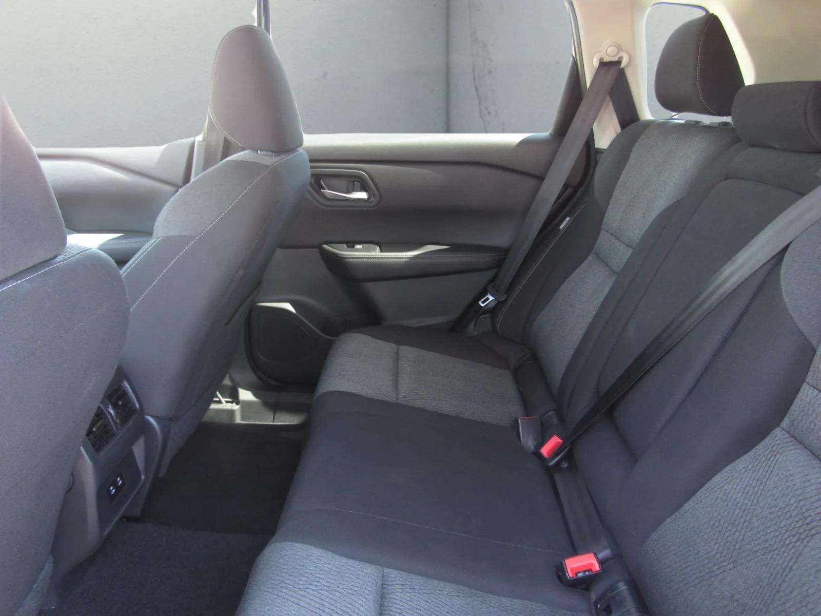 Used 2025 Nissan Rogue SV FWD image 14