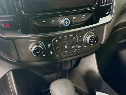 Used 2023 Chevrolet Traverse LT FWD image 19
