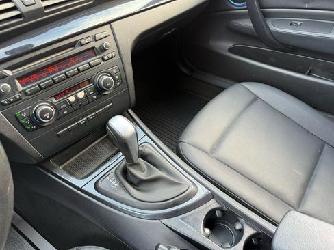 Used 2010 BMW 128i Convertible image 16