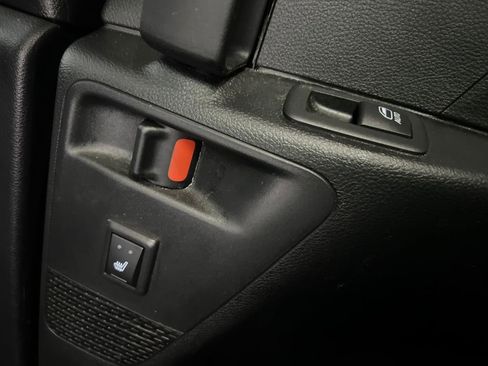 Used 2025 Chrysler Pacifica Limited image 29